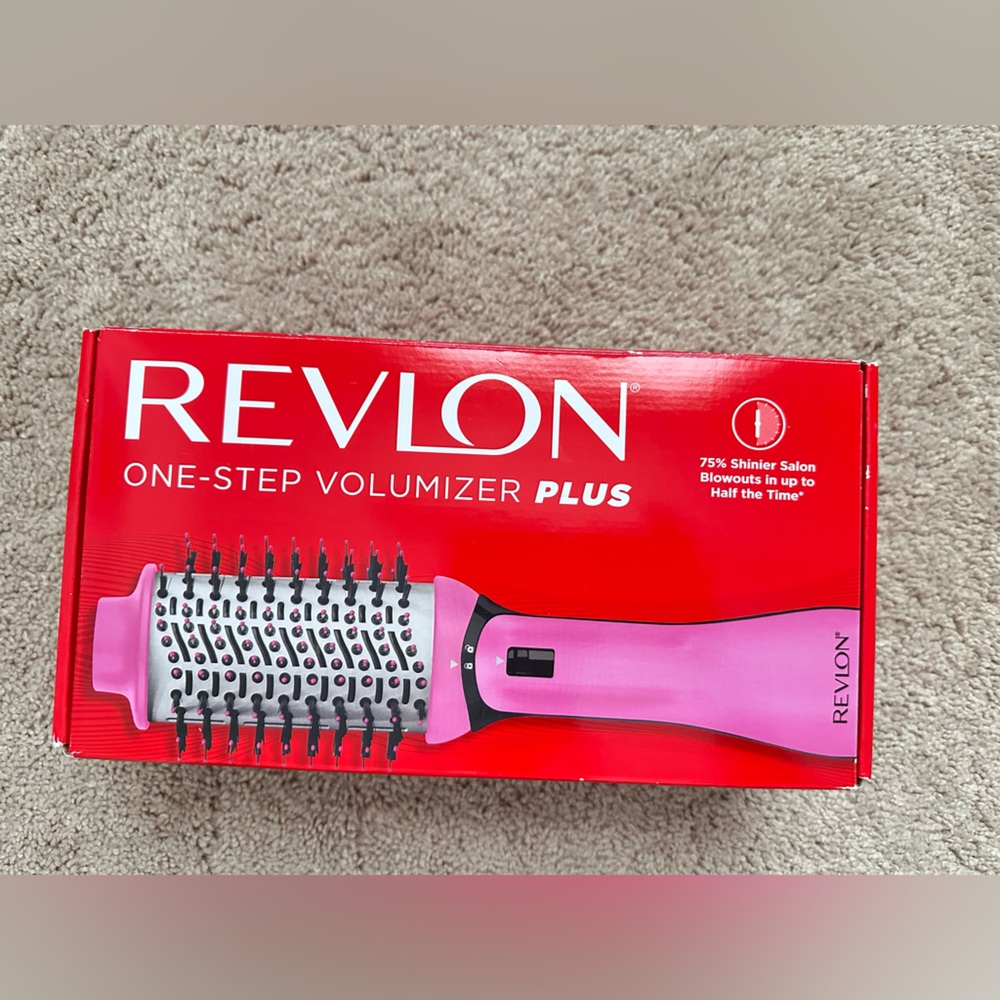 REVLON one step Volumizer Plus 2.0, blow dry and styler Pink.